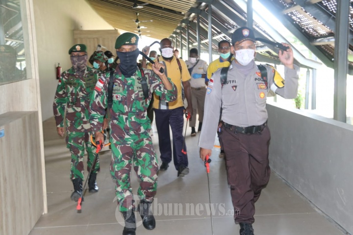 Merauke Bersatu Lawan Corona, Lakukan Penyemprotan Disinfektan d