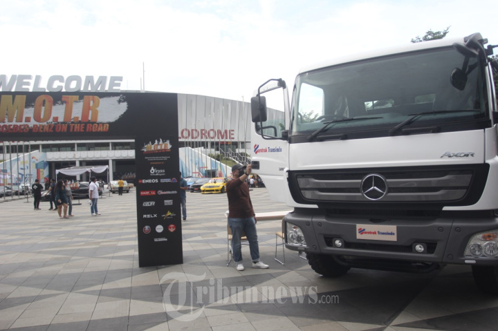 Mercedes-Benz on The Road