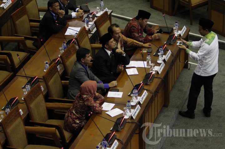 Mikrofon Baru DPR Rusak