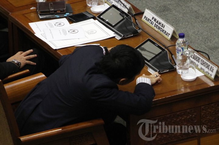 Mikrofon Baru DPR Rusak