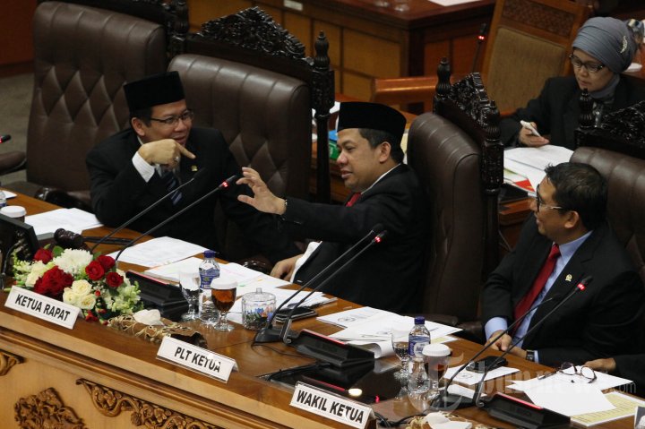 Mikrofon Baru DPR Rusak