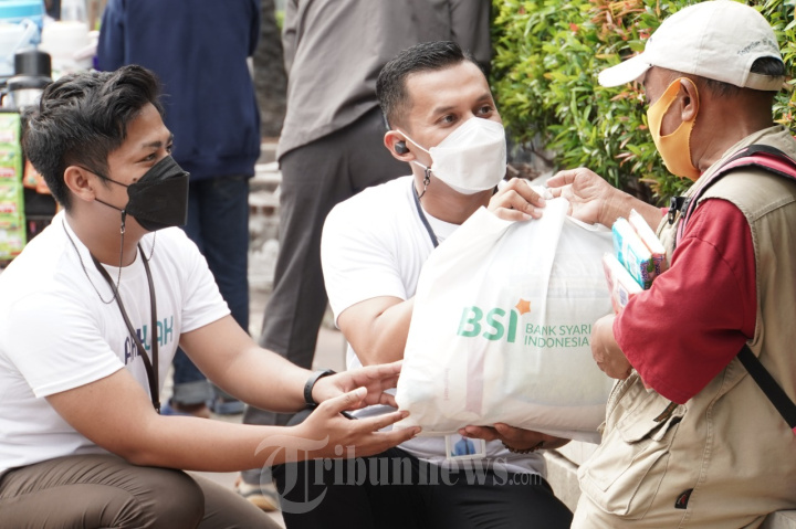 Milenial BSI Berbagi Paket Sembako