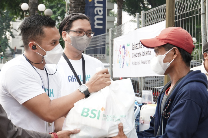 Milenial BSI Berbagi Paket Sembako
