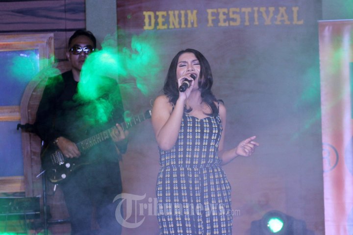 Miranti Idol Ramaikan Grand Final Atrium Model Award 2016