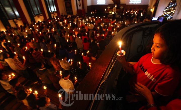 Misa Natal di Gereja Kristen Bandung