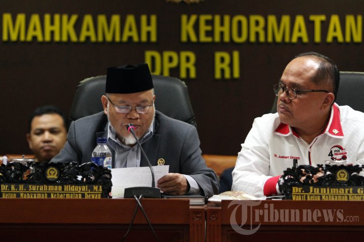 MKD Bacakan Surat Pengunduran Diri Setya Novanto
