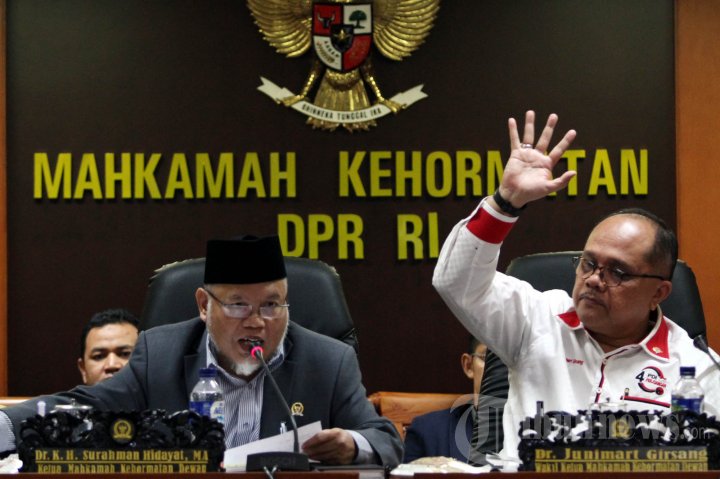 MKD Bacakan Surat Pengunduran Diri Setya Novanto