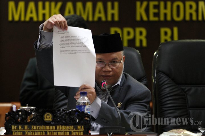 MKD Bacakan Surat Pengunduran Diri Setya Novanto