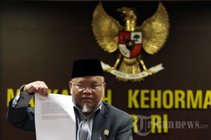 MKD Bacakan Surat Pengunduran Diri Setya Novanto