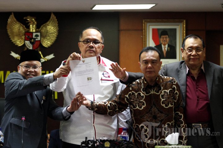 MKD Bacakan Surat Pengunduran Diri Setya Novanto