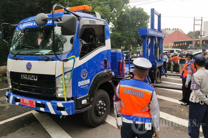 Mobil Derek Otomatis Hidrolik Milik Dishub Kota Bandung
