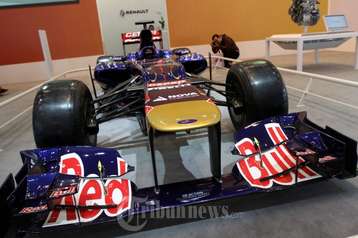Mobil Formula 1 di Ajang GIIAS 2015