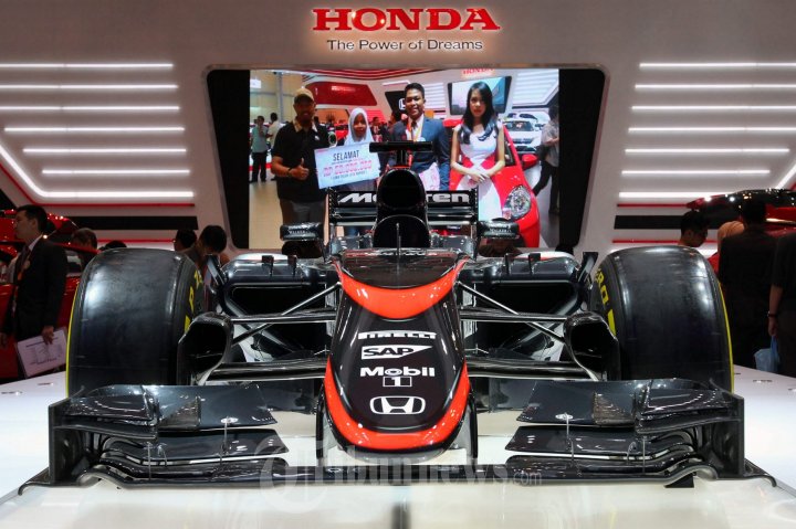 Mobil Formula 1 di Ajang GIIAS 2015