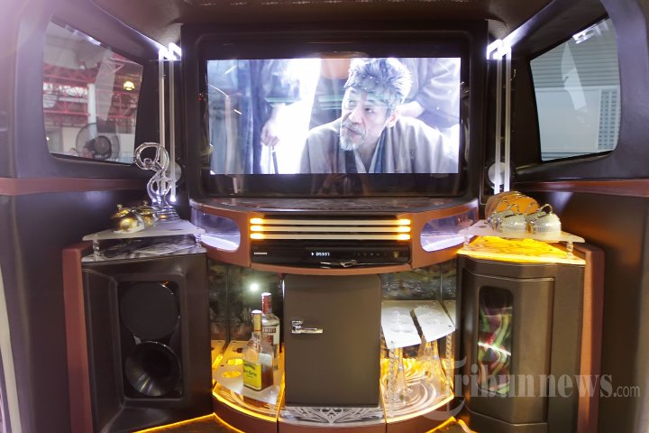 Mobil Modifikasi Karya Kupu Kupu Malam Auto Custom