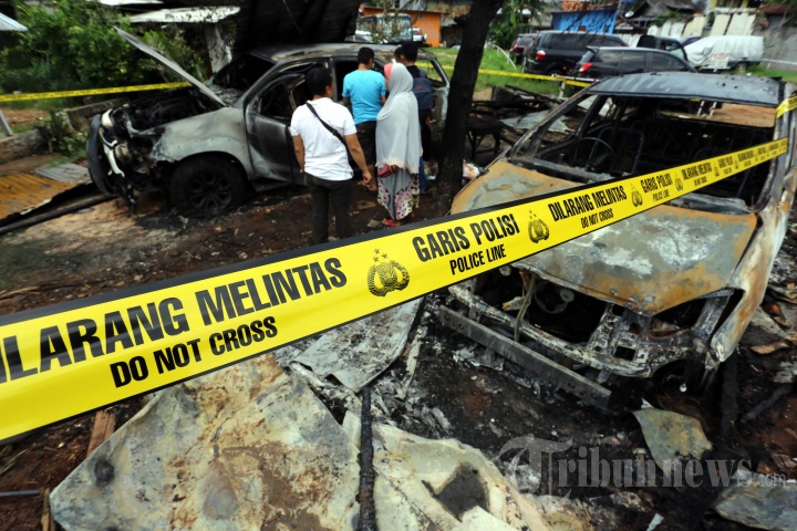 Mobil Terbakar di Senen