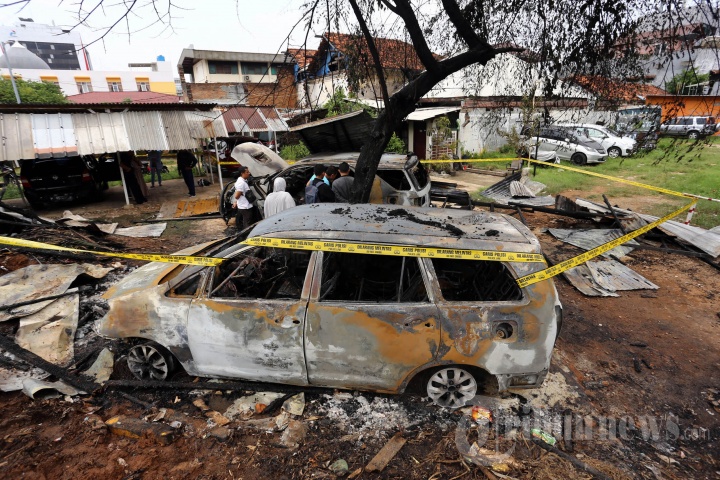 Mobil Terbakar di Senen