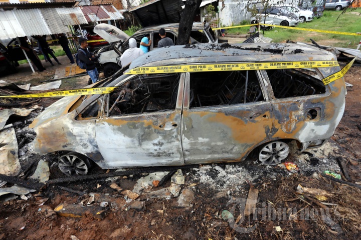 Mobil Terbakar di Senen