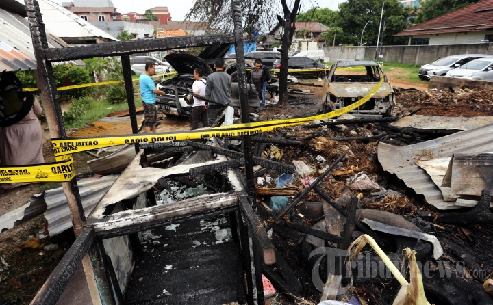 Mobil Terbakar di Senen
