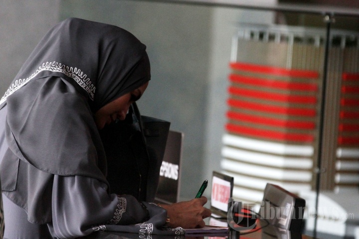 Model Steffy Burase Kembali Diperiksa KPK