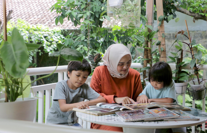 Mom and Kids Mengajarkan Anak Membaca