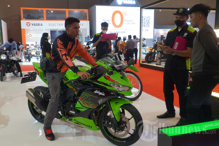 Motor Kawasaki Mejeng di Ajang IIMS 2023