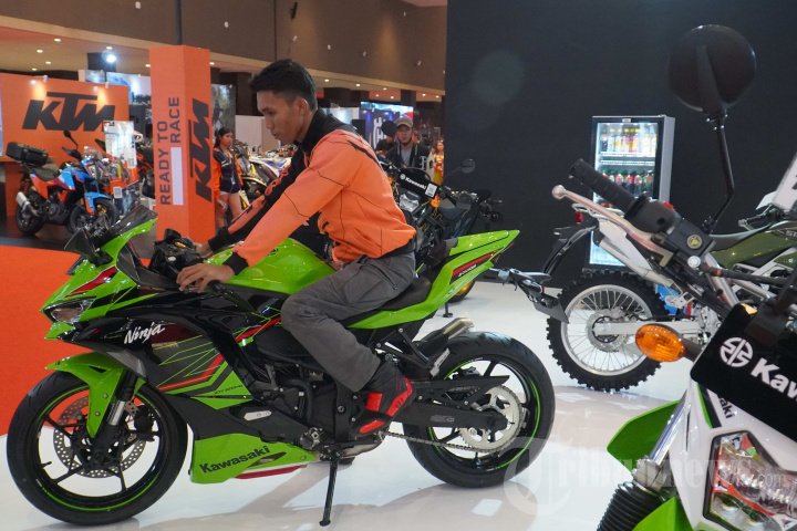 Motor Kawasaki Mejeng di Ajang IIMS 2023