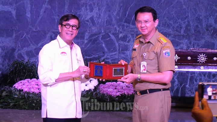 MoU Guber Ahok-Menkumham Yasonna Laoly