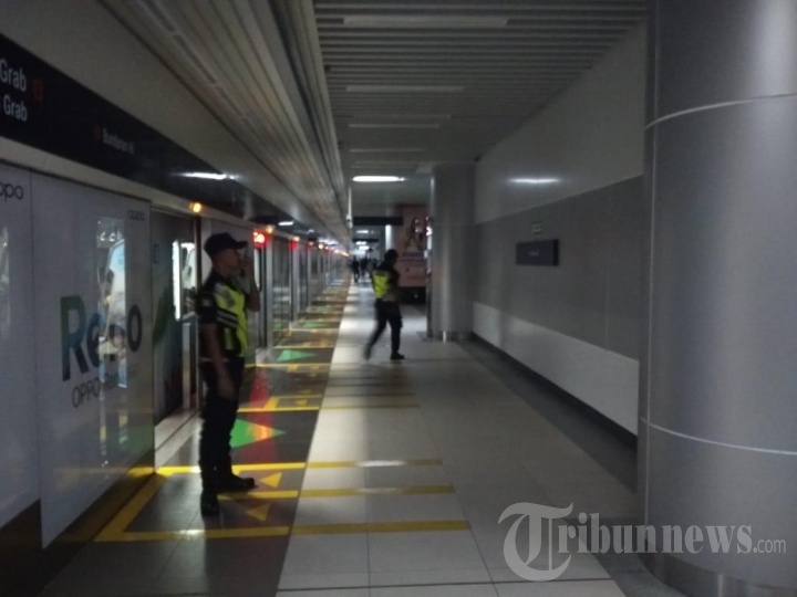 MRT Mengevakuasi Penumpang