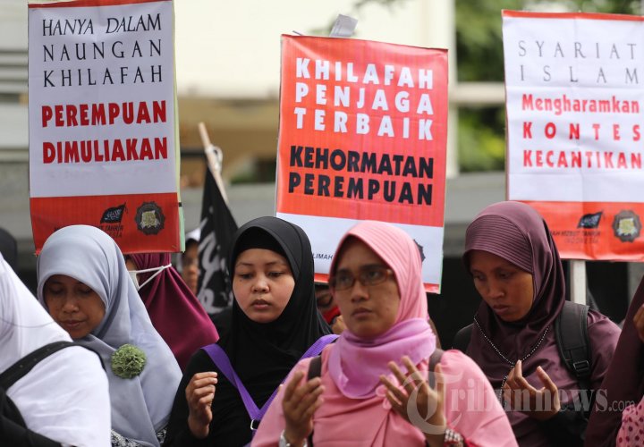 Muslimah HTI Tolak Kontes Puteri Indonesia 2015