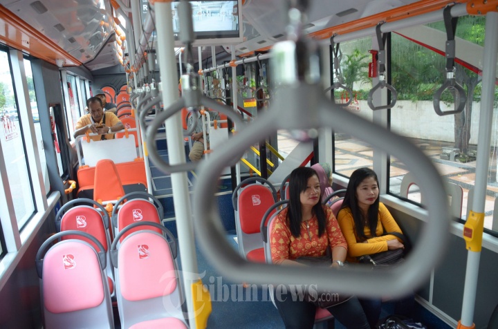 Naik Bus Suroboyo Bayarnya Dengan Sampah Botol Plastik