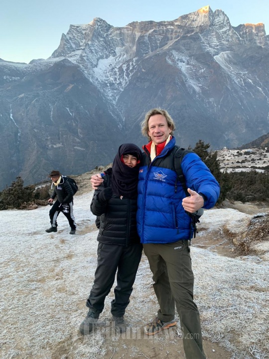 Naila Novaranti Lakukan Terjun Payung Dari Atas Mount Everest