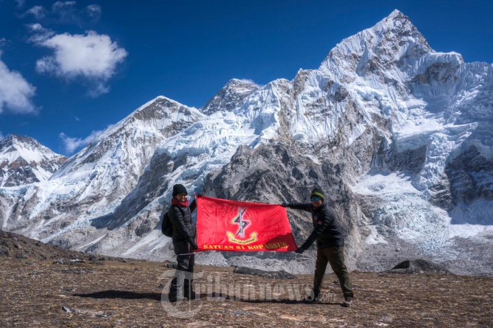 Naila Novaranti Lakukan Terjun Payung Dari Atas Mount Everest