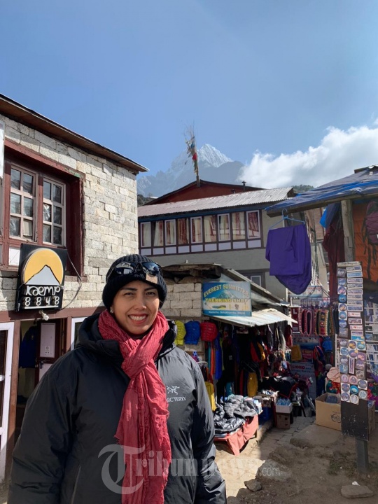 Naila Novaranti Lakukan Terjun Payung Dari Atas Mount Everest