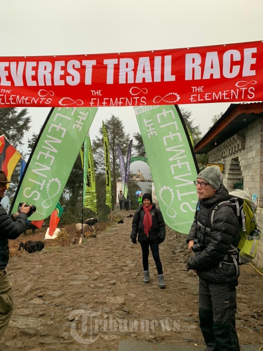 Naila Novaranti Lakukan Terjun Payung Dari Atas Mount Everest
