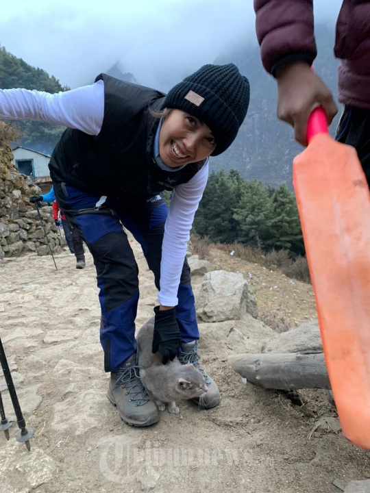 Naila Novaranti Lakukan Terjun Payung Dari Atas Mount Everest