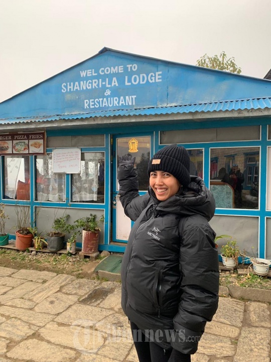 Naila Novaranti Lakukan Terjun Payung Dari Atas Mount Everest