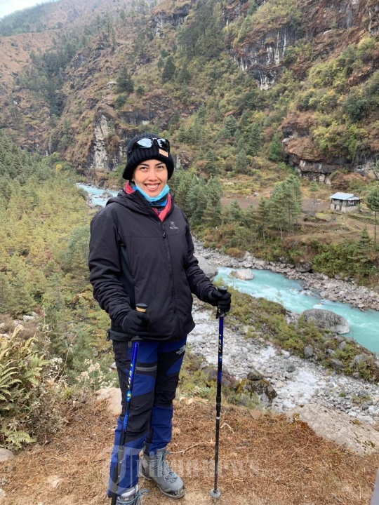 Naila Novaranti Lakukan Terjun Payung Dari Atas Mount Everest