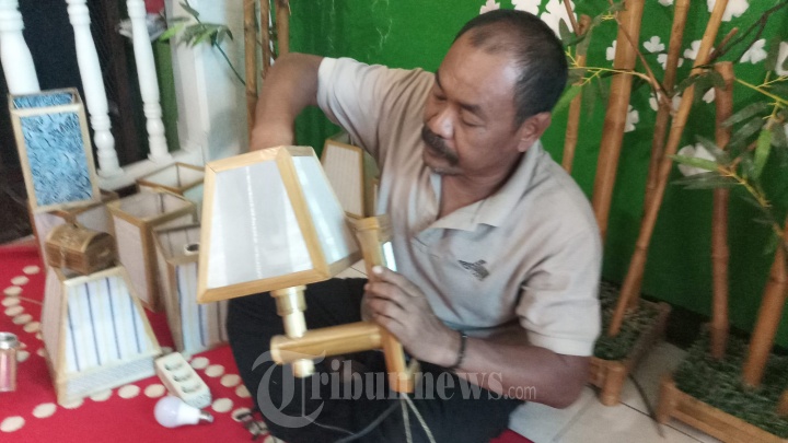 Nana Suryana Pengrajin Lampu Lampion
