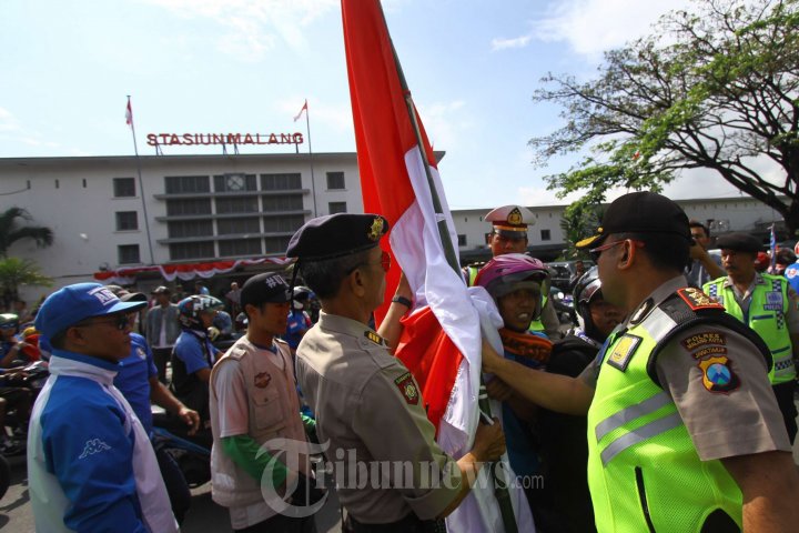 Napak Tilas Aremania Rayakan HUT Arema Cronus Ke-29