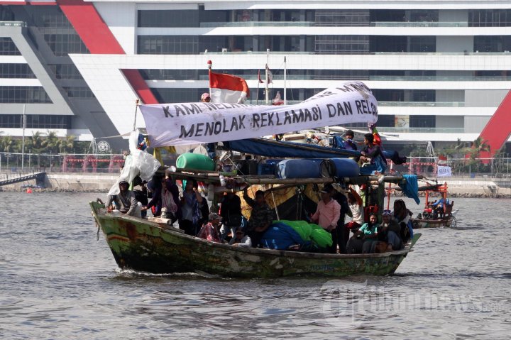 Nelayan Segel Proyek Reklamasi Pulau G