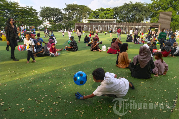 Ngabuburit di Taman Alun-alun Kota Bandung