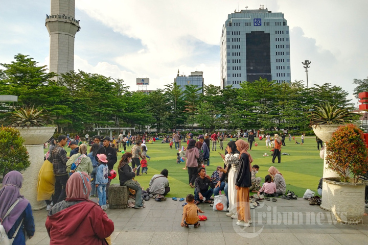 Ngabuburit di Taman Alun-alun Kota Bandung