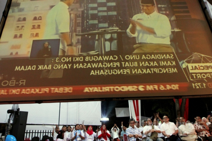 Nobar Debat Cagub DKI di Posko Anies