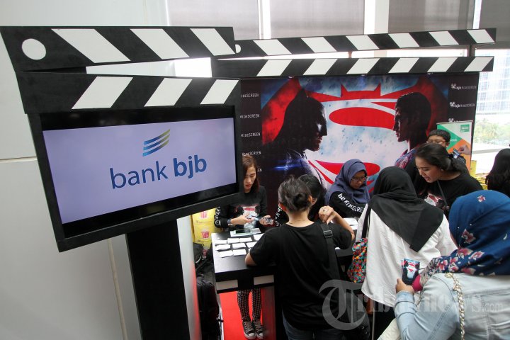 Nonton Batman vs Superman Bersama BJB WideScreen