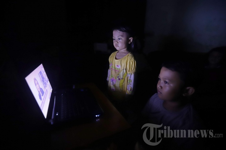 Nonton Konser Musik Secara Daring Usir Kebosanan di Rumah