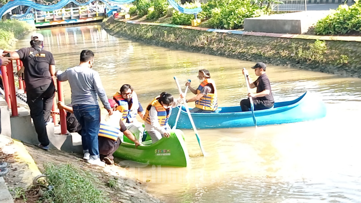 Objek Wisata Perahu Kano Tangerang Rame Pengunjung