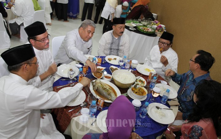 Oesman Sapta Odang Adakan Buka Puasa Bersama