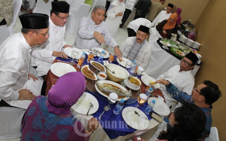 Oesman Sapta Odang Adakan Buka Puasa Bersama