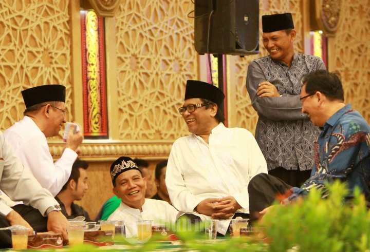 Oesman Sapta Odang Adakan Buka Puasa Bersama