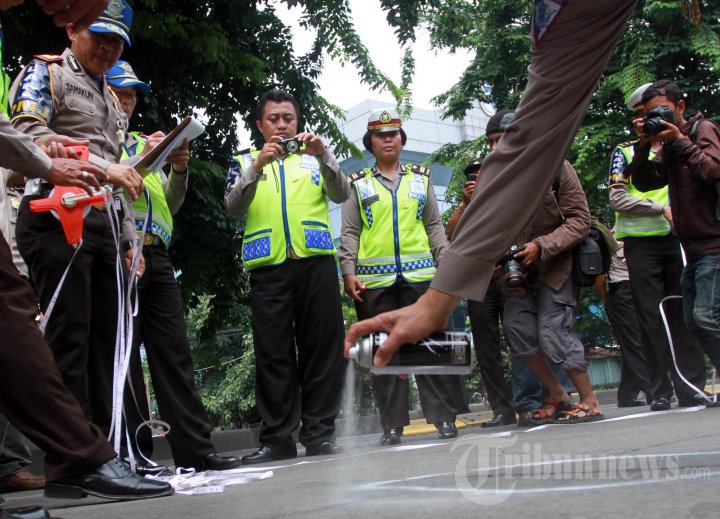 Olah TKP Kecelakaan Maut Pondok Indah